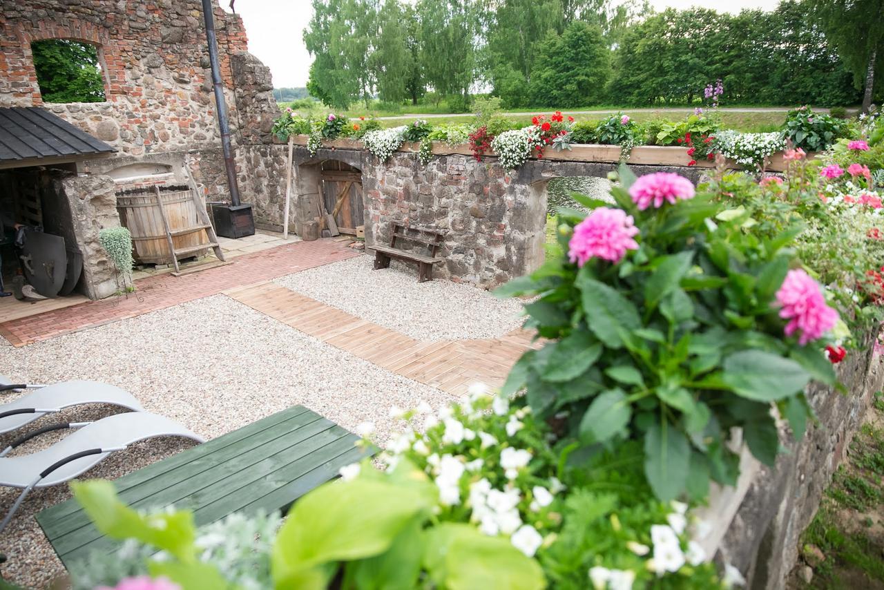 Botique & Spa Hotel Berkenes Manor Ziedkalne Exteriör bild